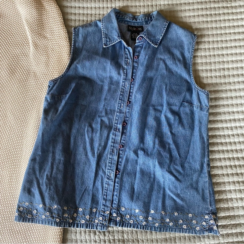 Women's Vintage Sleeveless Denim Top with Floral Embroidery